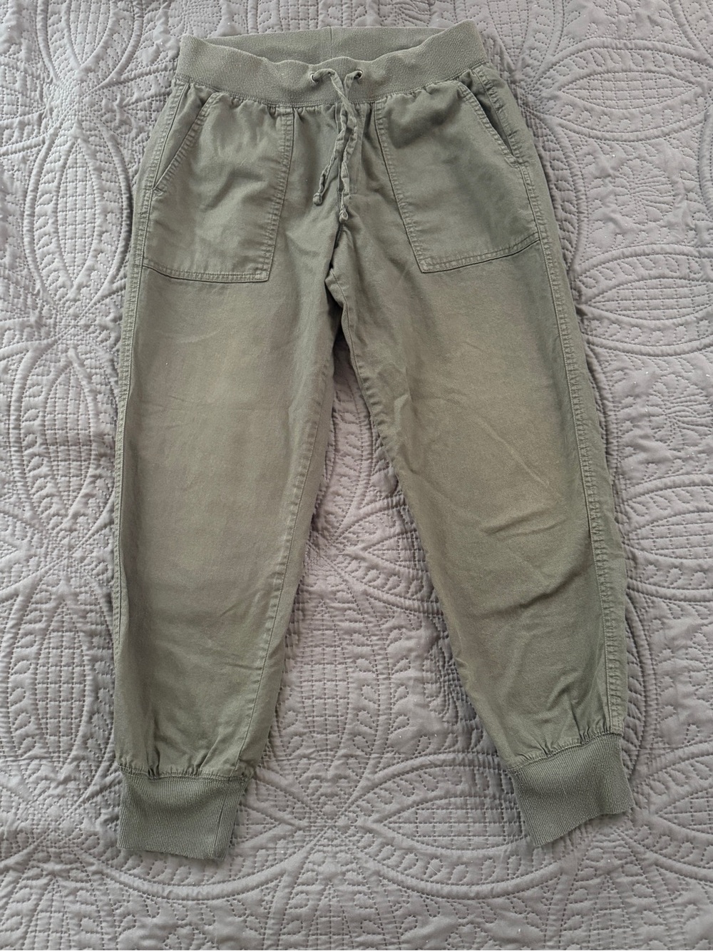 Gap olive green drawstring pants